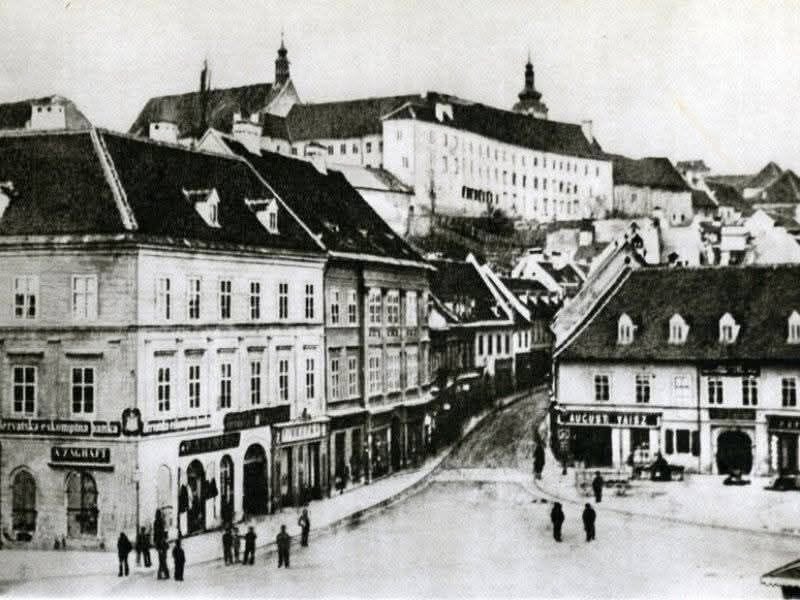 Trg bana Jelačića oko 1870. godine, pogled na Dugu ulicu i Gonji grad